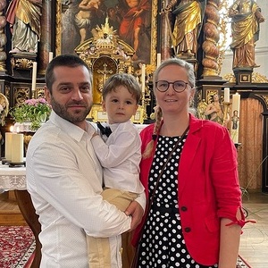 Eltern: Karin Petra Knogler u. Andrei-Cezar Schiteanu, Schulstraße 8