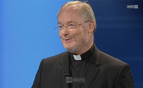 Es sollen aber noch mehr Quartiere dazu kommen, bestätigt der Generalvikar der Diözese Linz, DDr. Severin Lederhilger, in der Sendung „Oberösterreich heute“ im ORF Landesstudio am 2. September 2015.