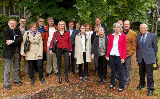 Die Veranstalterinnen Prof. Susanne Gillmayr-Bucher und Dr. Elisabeth Birnbaum mit Vortragenden und KollegInnen. 