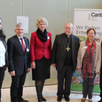 Mag.a Edith Bürgler Scheubmayr, Geschäftsführerin der Caritas für Kinder und Jugendliche, Caritas-Direktor Franz Kehrer, MAS, Landtagsabgeordnete Eva Maria Gattringer, Bischof Dr. Ludwig Scharz, Mag.a Veronika Domberger, Caritas-Bereichsleiterin Päda